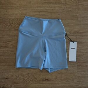 Alo Yoga 5" Airlift Energy Short in Seashell Blue size XS